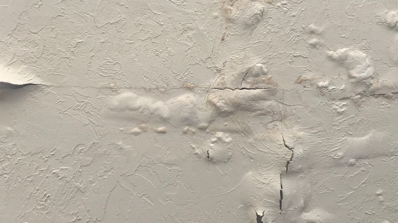 Everyday Signs You Need Water Damage Restoration in Nashville Peeling or bubbling paint that needs water damage restoration in nashville